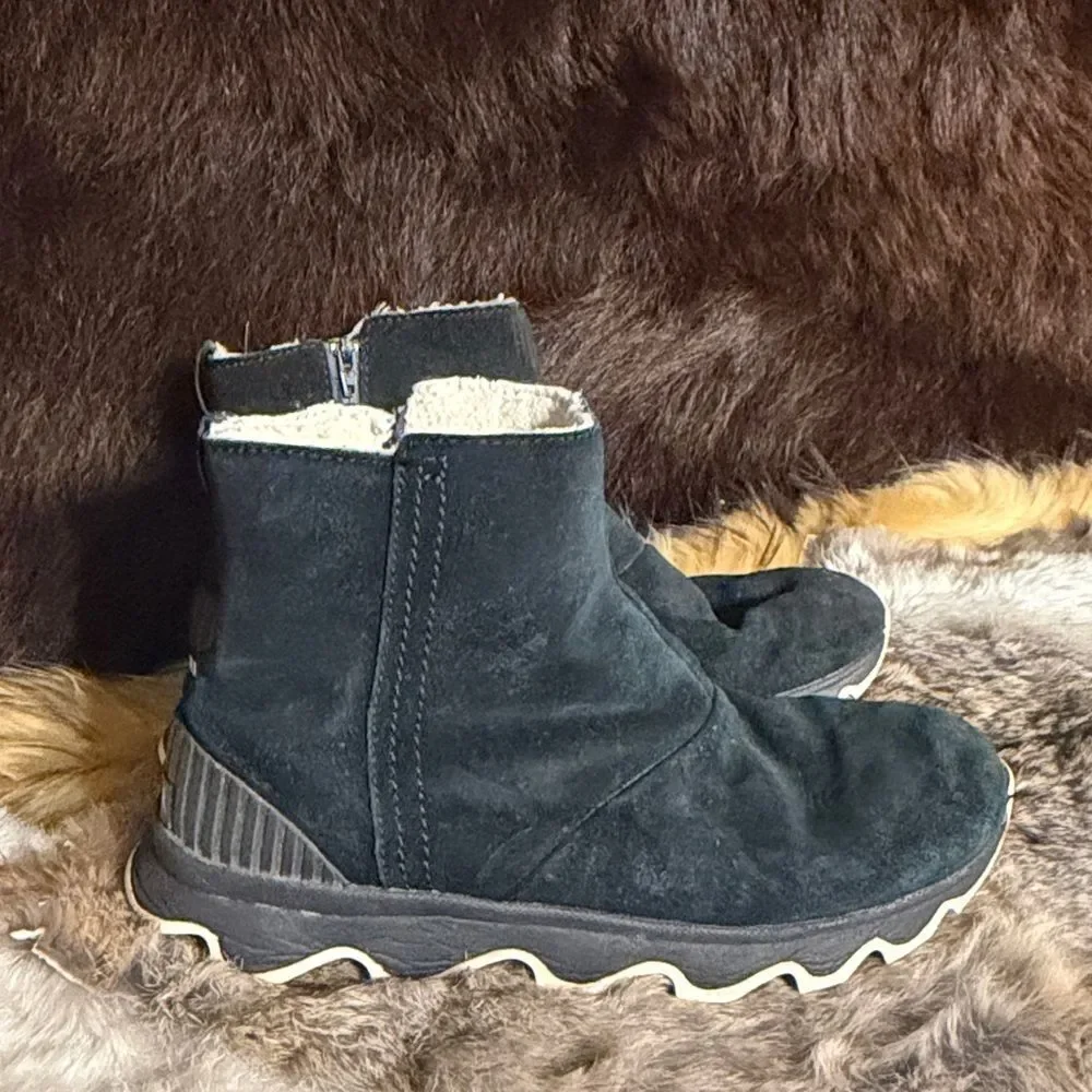 Women's Black Suede Ankle Boots 9 (4500)